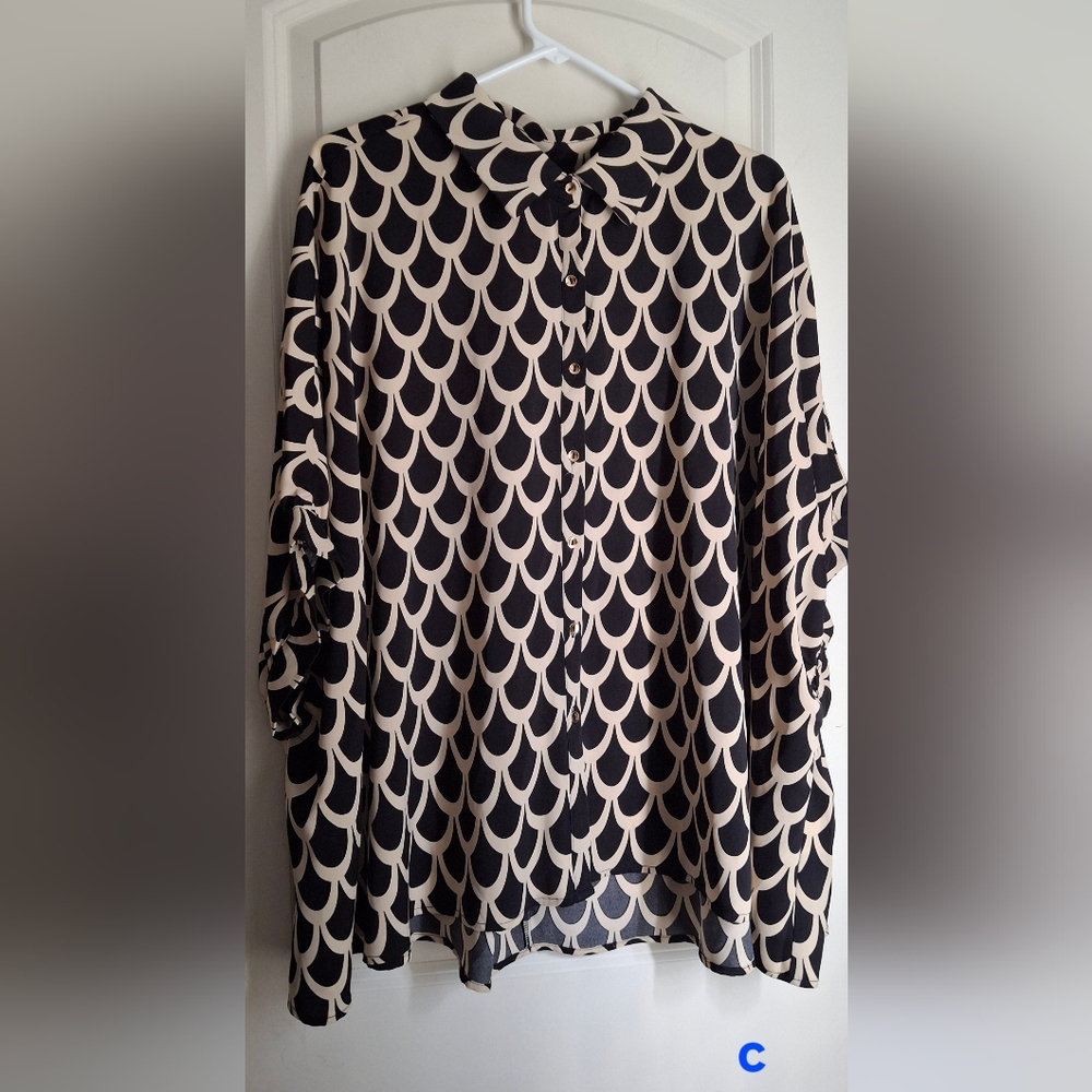 Eesome Mermaid Black and Cream Patterned Women's Top Flowy L Cottagecore Goth